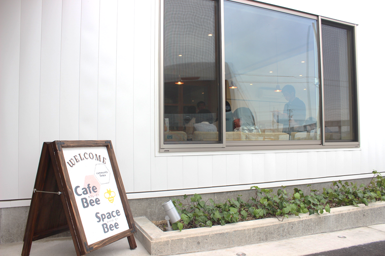 CafeBee外観